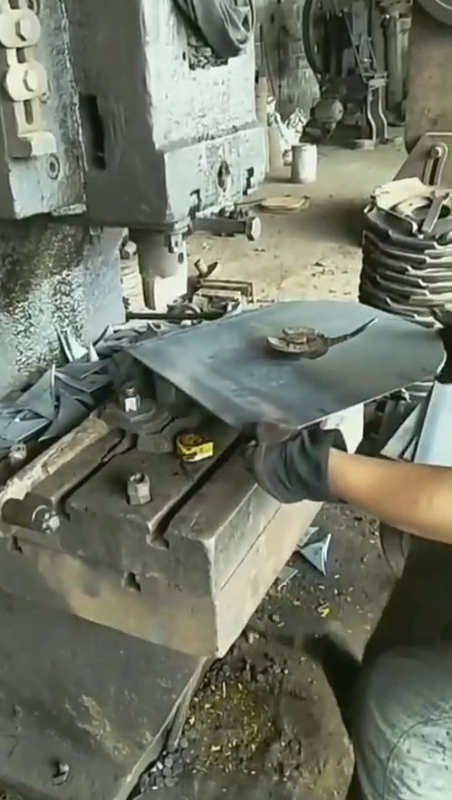 瘋狂的機(jī)械加工過程 這巧妙的機(jī)器發(fā)明令人很滿意